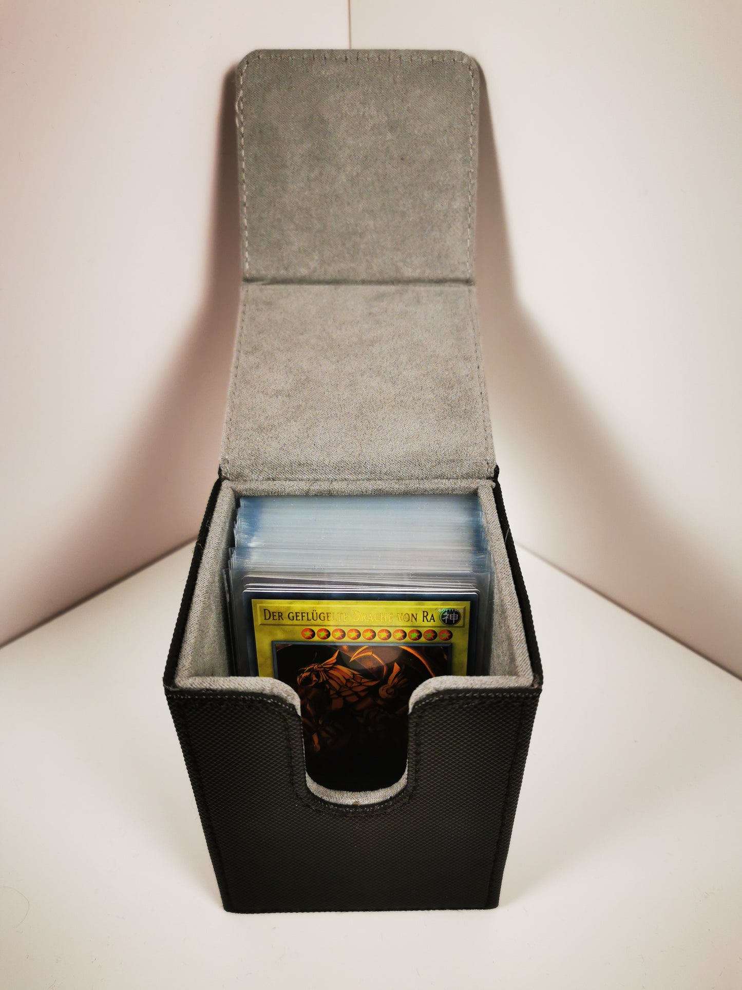 Premium TCG Deckbox – Edles Design & Sicherer Schutz (3 Farbvarianten)