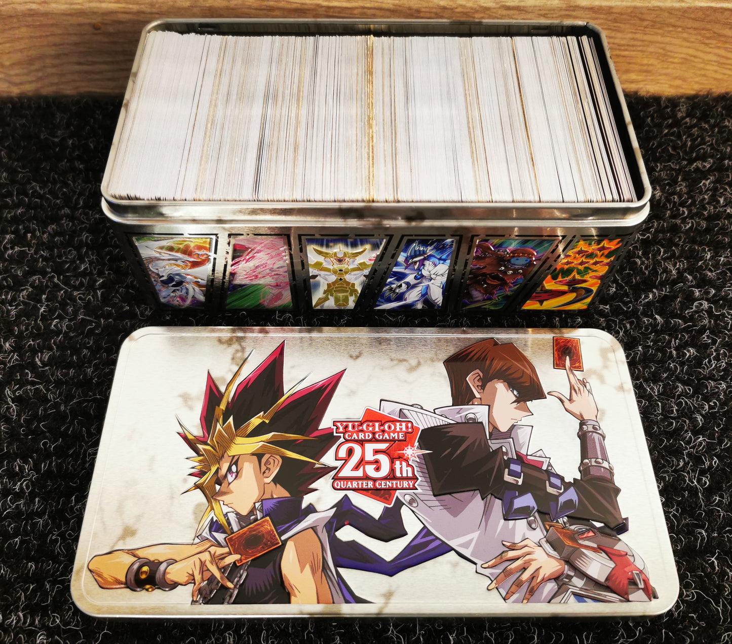500 Yu-Gi-Oh! Karten in toller Aufbewahrungsbox (25 Jahre Jubiläums-Tin)