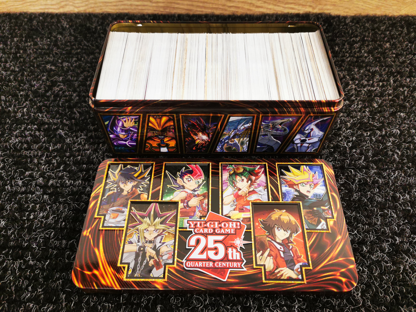 500 Yu-Gi-Oh! Karten in toller Aufbewahrungsbox (25 Jahre Jubiläums-Tin)