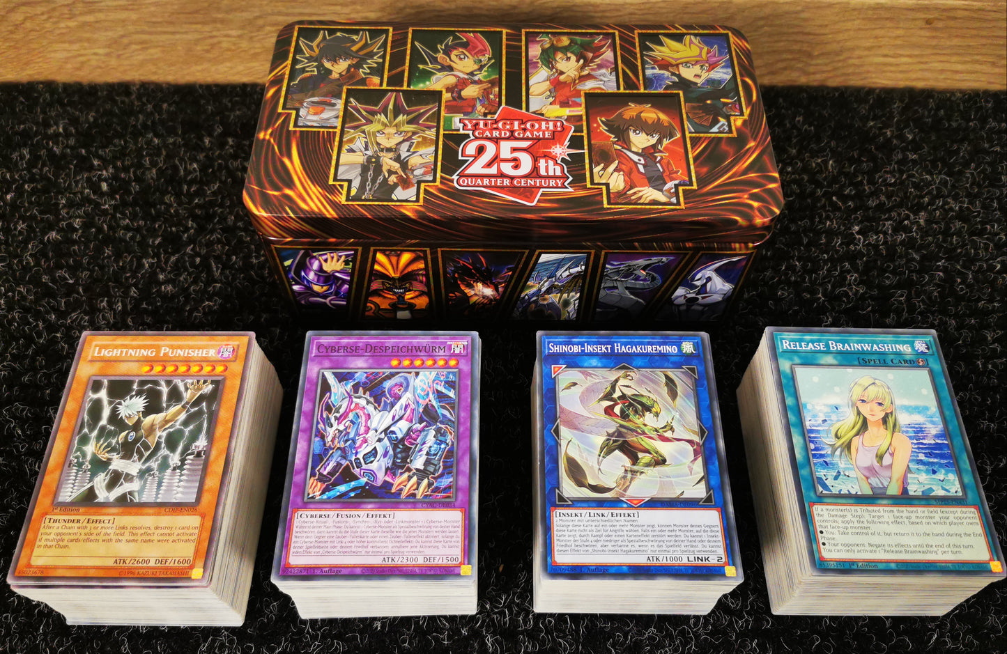 500 Yu-Gi-Oh! Karten in toller Aufbewahrungsbox (25 Jahre Jubiläums-Tin)