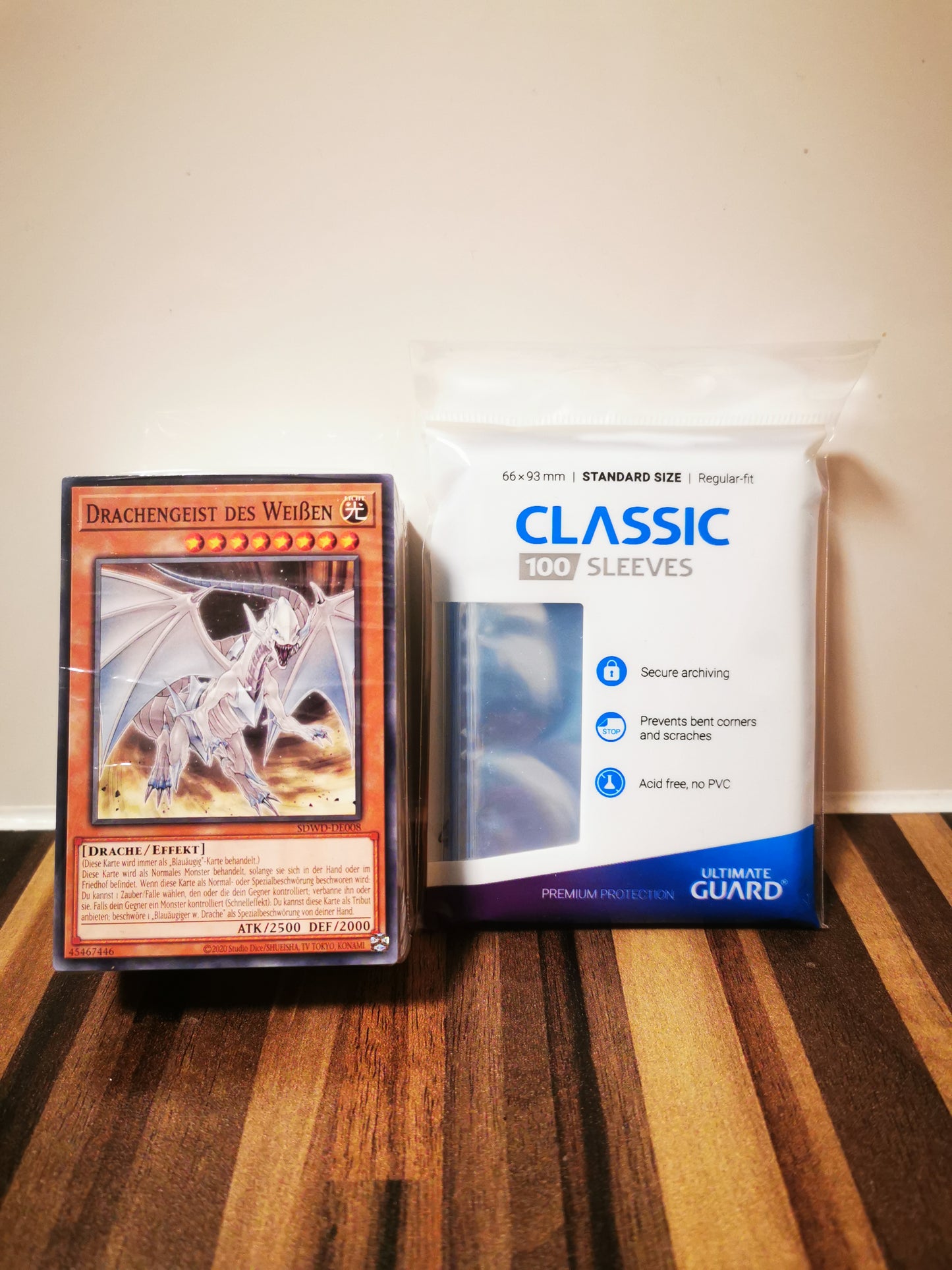 Yu-Gi-Oh! Karten-Bundle: 100 verschiedene Karten + 100 Classic Sleeves