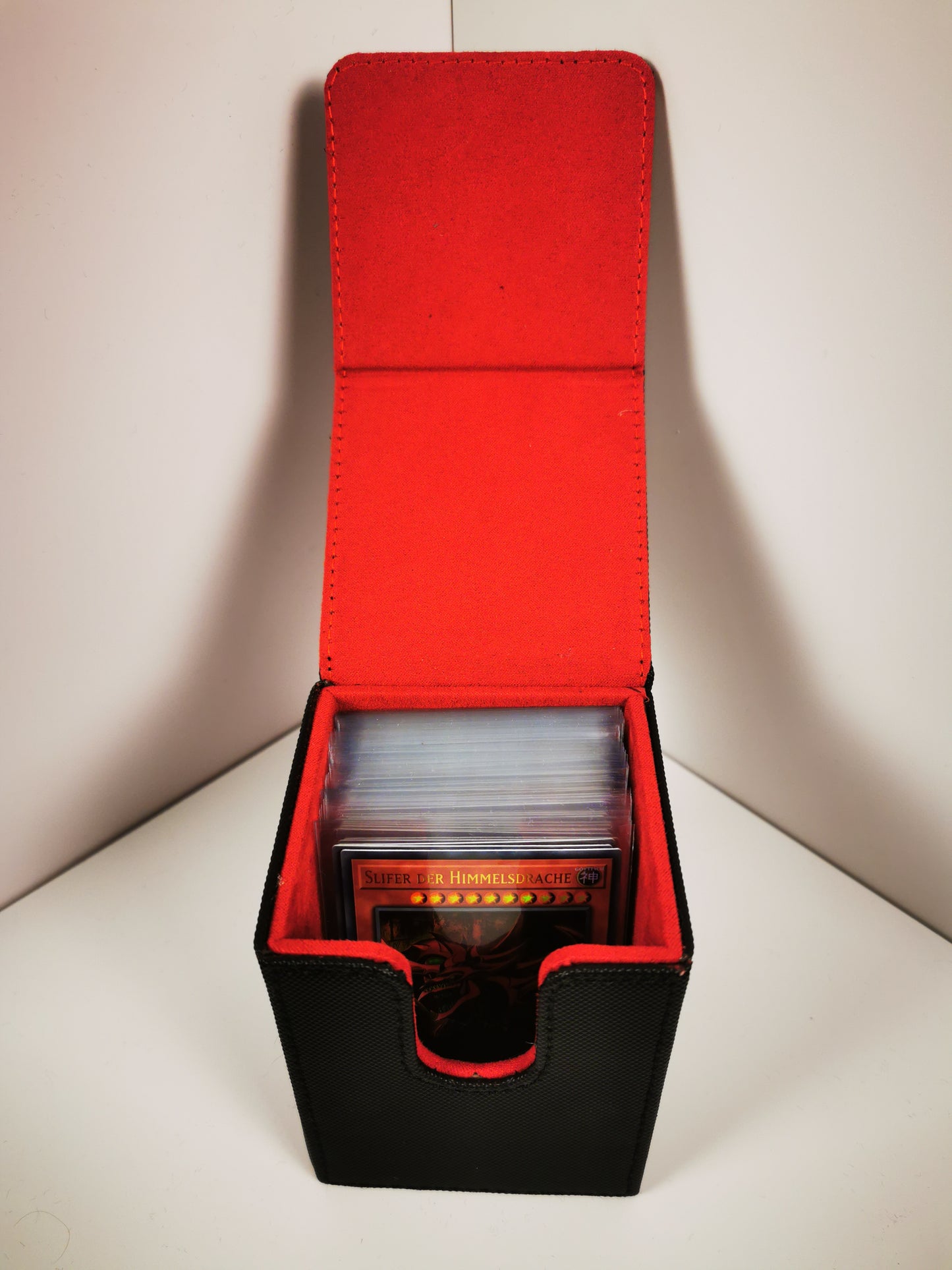 Premium TCG Deckbox – Edles Design & Sicherer Schutz (3 Farbvarianten)